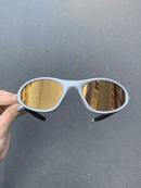 Minute Silver Gold Café