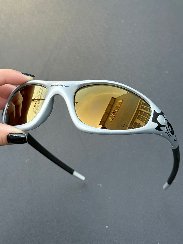 Straight Jacket Flame Gold Café